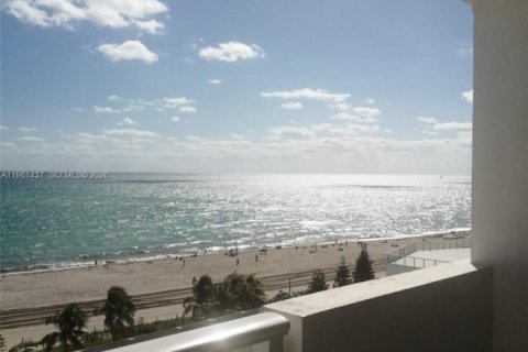 Купить кондоминиум в Майами-Бич, Флорида 37.16м2, № 2045046 - фото 4