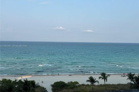 Купить кондоминиум в Майами-Бич, Флорида 37.16м2, № 2045046 - фото 18