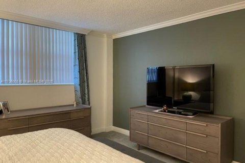 Condo in Sunny Isles Beach, Florida, 1 bedroom  № 1711415 - photo 18