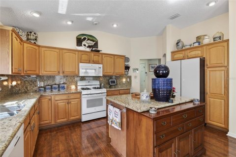 House in The Villages, Florida 3 bedrooms, 148.83 sq.m. № 2117445 - photo 13