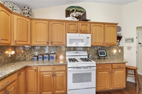 House in The Villages, Florida 3 bedrooms, 148.83 sq.m. № 2117445 - photo 15