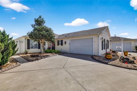 House in The Villages, Florida 3 bedrooms, 148.83 sq.m. № 2117445 - photo 2