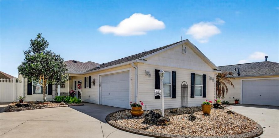 House in The Villages, Florida 3 bedrooms, 148.83 sq.m. № 2117445