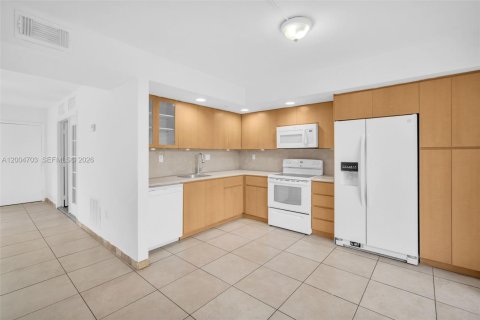 Condo in Miami, Florida, 3 bedrooms  № 2068649 - photo 7