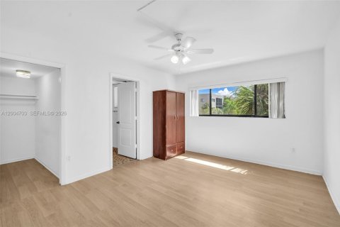 Condo in Miami, Florida, 3 bedrooms  № 2068649 - photo 12