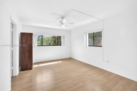 Condo in Miami, Florida, 3 bedrooms  № 2068649 - photo 15