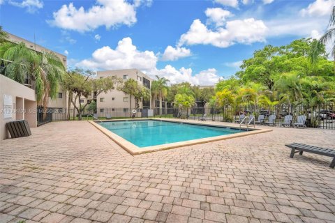 Condo in Miami, Florida, 3 bedrooms  № 2068649 - photo 19