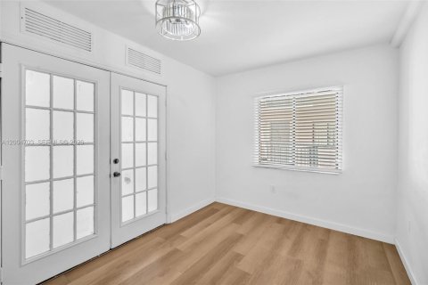 Condo in Miami, Florida, 3 bedrooms  № 2068649 - photo 13