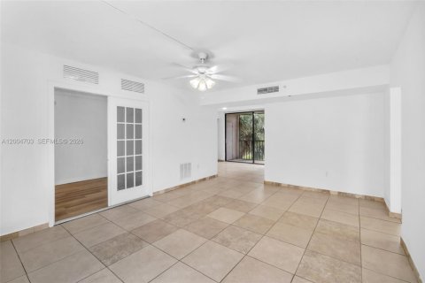 Condo in Miami, Florida, 3 bedrooms  № 2068649 - photo 9