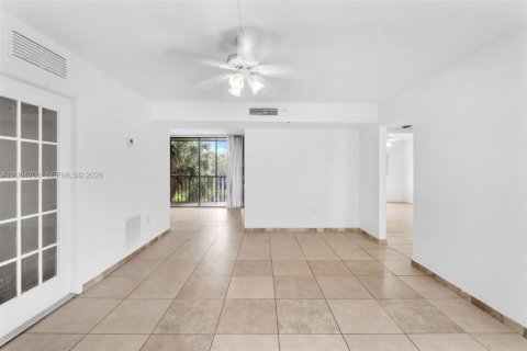 Condo in Miami, Florida, 3 bedrooms  № 2068649 - photo 8