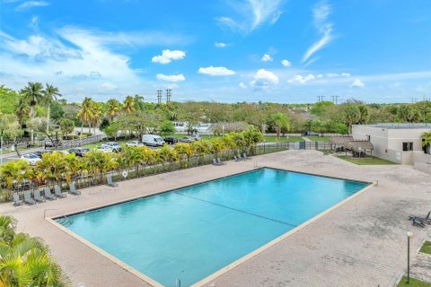 Condo in Miami, Florida, 3 bedrooms  № 2068649 - photo 21