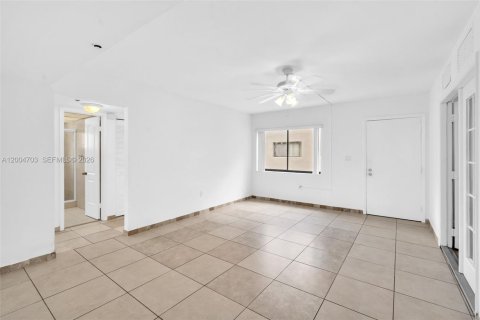 Condo in Miami, Florida, 3 bedrooms  № 2068649 - photo 10