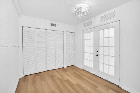 Condo in Miami, Florida, 3 bedrooms  № 2068649 - photo 11