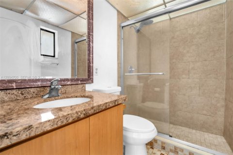 Condo in Miami, Florida, 3 bedrooms  № 2068649 - photo 17