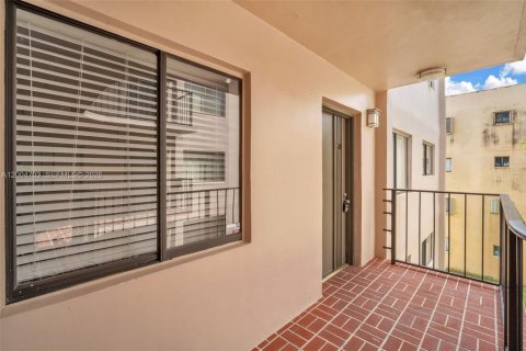 Condo in Miami, Florida, 3 bedrooms  № 2068649 - photo 4