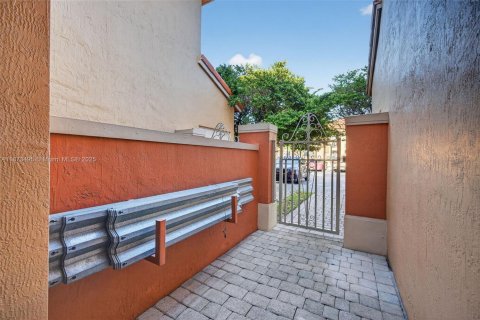 Townhouse in Fort Lauderdale, Florida 3 bedrooms, 129.23 sq.m. № 1929530 - photo 30