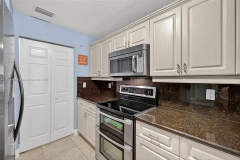 Townhouse in Fort Lauderdale, Florida 3 bedrooms, 129.23 sq.m. № 1929530 - photo 18