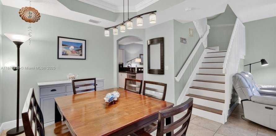 Adosado en Fort Lauderdale, Florida 3 dormitorios, 129.23 m2 № 1929530