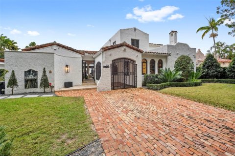 House in Coral Gables, Florida 4 bedrooms, 335.38 sq.m. № 2153223 - photo 4