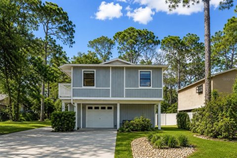House in Saint Petersburg, Florida 4 bedrooms, 192.87 sq.m. № 2303024
