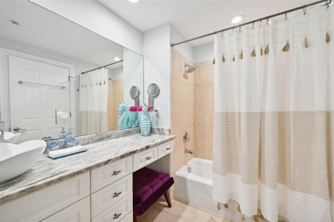 Condominio en alquiler en Sarasota, Florida, 3 dormitorios, 167.97 m2 № 2219438 - foto 20