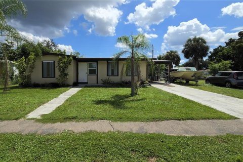 Casa en Port Charlotte, Florida 2 dormitorios, 98.48 m2 № 2368809