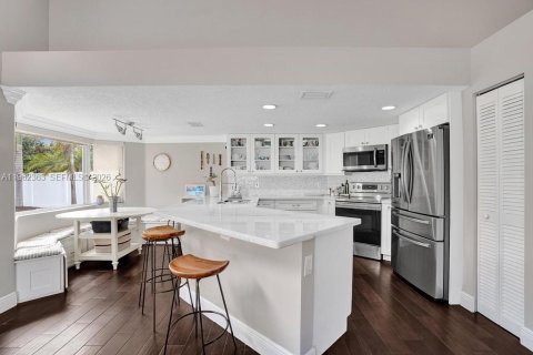 House in Parkland, Florida 4 bedrooms, 227.61 sq.m. № 2033563 - photo 3