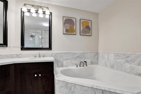 House in Parkland, Florida 4 bedrooms, 227.61 sq.m. № 2033563 - photo 19