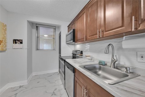 Condominio en venta en Fort Lauderdale, Florida, 2 dormitorios, 86.21 m2 № 2034471 - foto 19