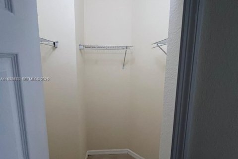 Снять в аренду таунхаус в Хомстед, Флорида 4 спальни, 150.13м2, № 1991910 - фото 18