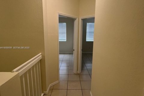 Снять в аренду таунхаус в Хомстед, Флорида 4 спальни, 150.13м2, № 1991910 - фото 12