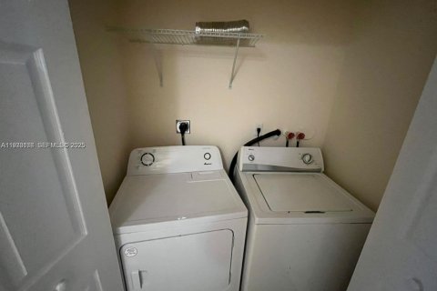 Снять в аренду таунхаус в Хомстед, Флорида 4 спальни, 150.13м2, № 1991910 - фото 6