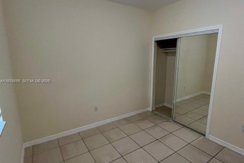 Снять в аренду таунхаус в Хомстед, Флорида 4 спальни, 150.13м2, № 1991910 - фото 19