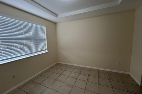 Снять в аренду таунхаус в Хомстед, Флорида 4 спальни, 150.13м2, № 1991910 - фото 11