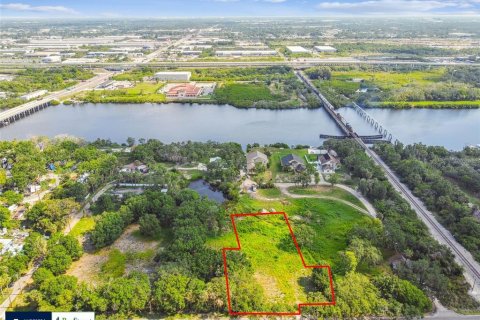 Terreno en Tampa, Florida № 2144070