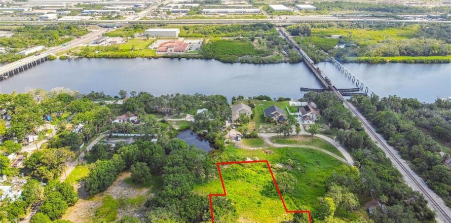 Terreno en Tampa, Florida № 2144070