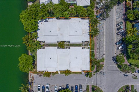 Villa ou maison à vendre à Miami Beach, Floride: 2 chambres, 80.82 m2 № 1890862 - photo 12