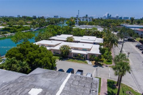 Villa ou maison à vendre à Miami Beach, Floride: 2 chambres, 80.82 m2 № 1890862 - photo 6