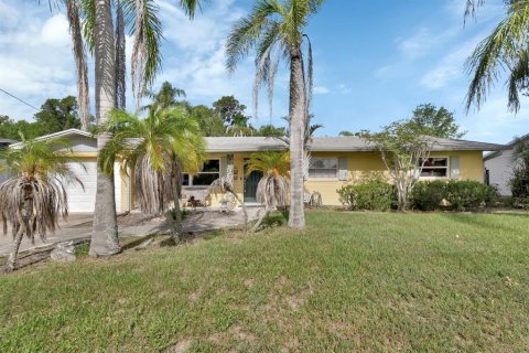 House in DeLand, Florida 3 bedrooms, 167.69 sq.m. № 1851465 - photo 1