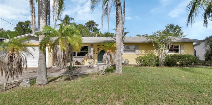 House in DeLand, Florida 3 bedrooms, 167.69 sq.m. № 1851465