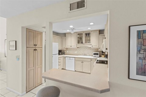 Condo in Sarasota, Florida, 3 bedrooms  № 2239842 - photo 13
