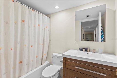 Condo in Sarasota, Florida, 3 bedrooms  № 2239842 - photo 22