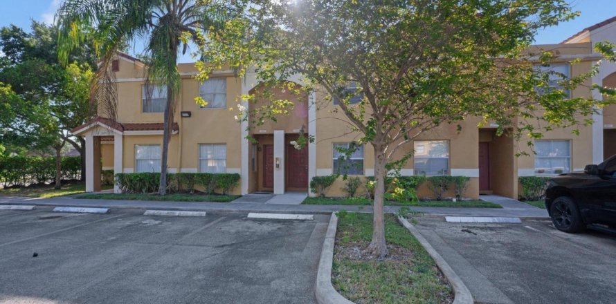 Adosado en Fort Lauderdale, Florida 2 dormitorios, 104.05 m2 № 1207300