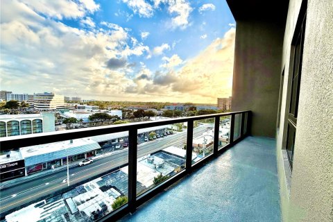 Снять в аренду кондоминиум в Норт-Майами, Флорида 3 спальни, 138.7м2, № 2041371 - фото 3