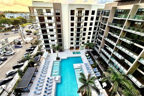 Снять в аренду кондоминиум в Норт-Майами, Флорида 3 спальни, 138.7м2, № 2041371 - фото 1