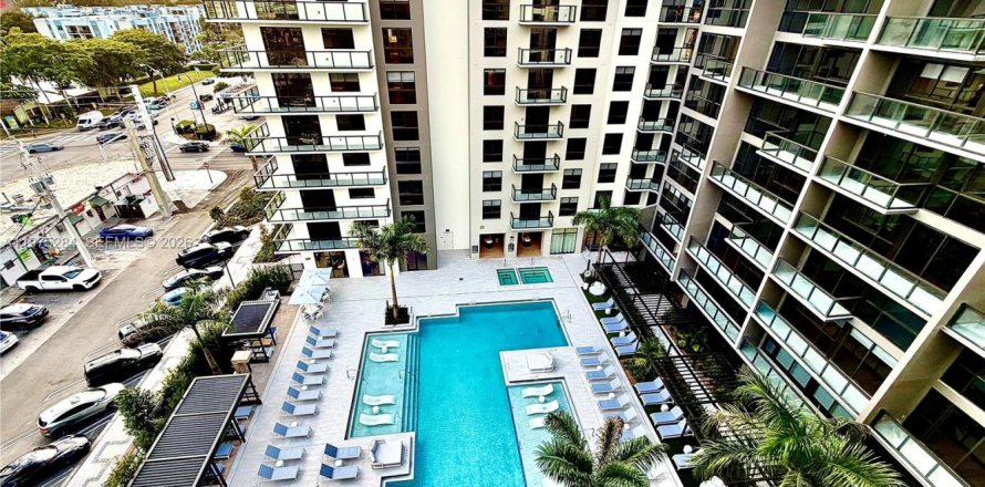 Кондоминиум с 3 спальнями в Норт-Майами, Флорида № 2041371