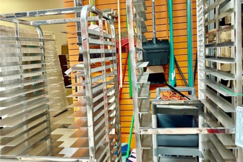 Купить коммерческую недвижимость в Майами-Гарденс, Флорида № 1959028 - фото 19