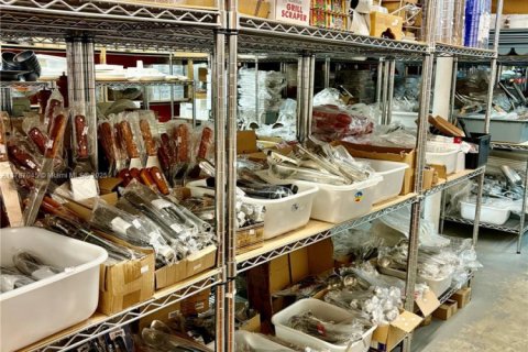 Купить коммерческую недвижимость в Майами-Гарденс, Флорида № 1959028 - фото 17