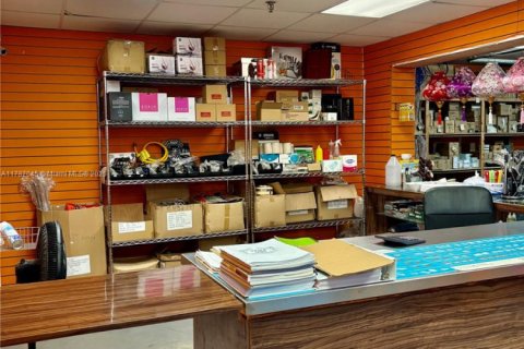 Купить коммерческую недвижимость в Майами-Гарденс, Флорида № 1959028 - фото 4