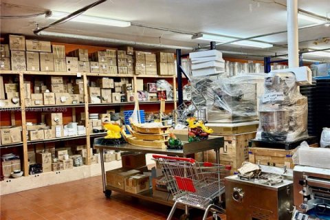 Купить коммерческую недвижимость в Майами-Гарденс, Флорида № 1959028 - фото 7